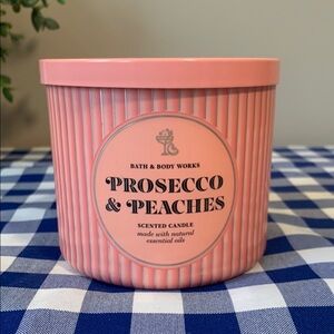 Bath & Body Works Prosecco & Peaches Scented Candle